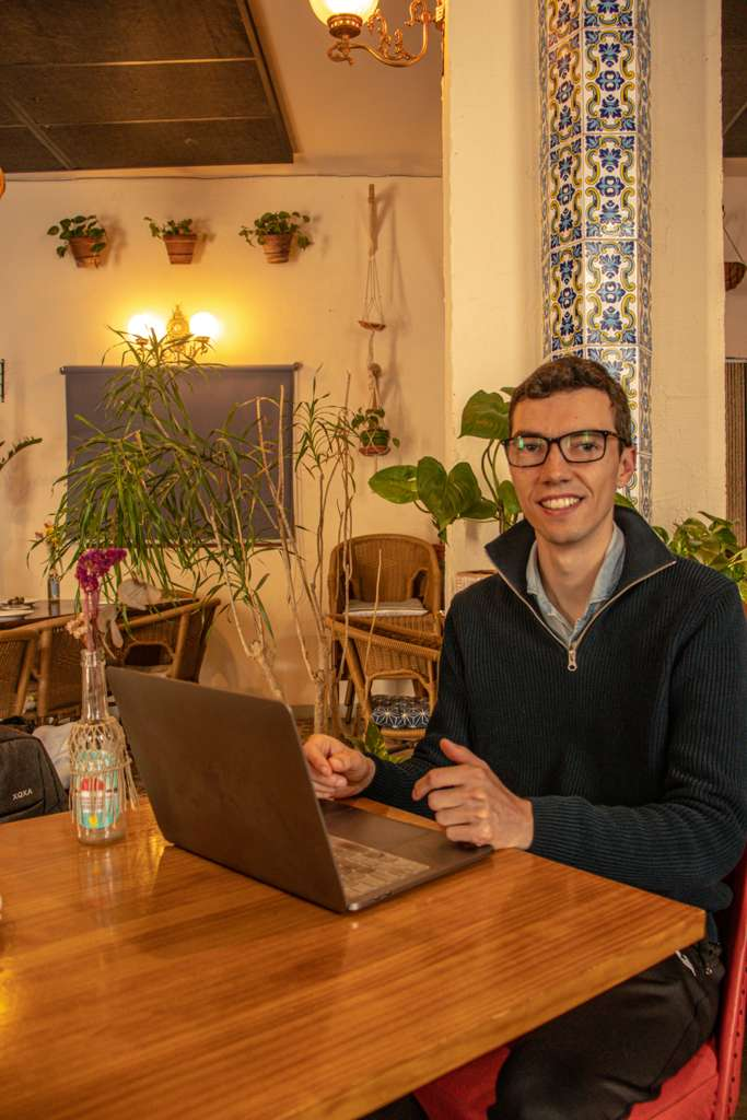 Professional in a one-to-one online English coaching session
